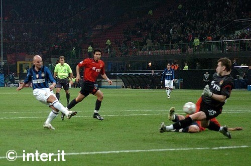 Cambiasso scores against CSKA Moscow in 2007
