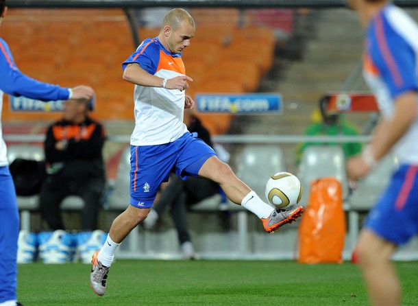 Wesley Sneijder trains before the world cup final