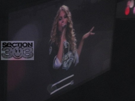 Taylor Swift in new Nashville Predators 3rd jersey
