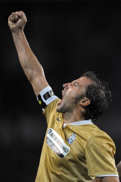 Del Piero celebrates his strepitoso goal